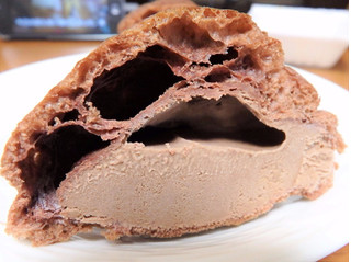 「ローソン Uchi Cafe’ SWEETS チョコレートシュークリーム」のクチコミ画像 by レビュアーさん