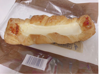 「ファミリーマート ファミマ・ベーカリー コク豊かな北海道クリームチーズのデニッシュ」のクチコミ画像 by gggさん