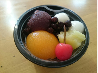 「セブン-イレブン さっぱり黒みつで食べるフルーツあんみつ」のクチコミ画像 by オレんじさん