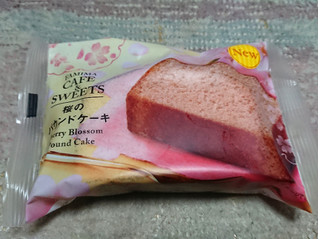 「ファミリーマート FAMIMA CAFE＆SWEETS 桜のパウンドケーキ」のクチコミ画像 by レビュアーさん