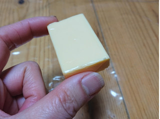 「トップバリュ ベストプライス スモーク風味ベビーチーズ 袋4個」のクチコミ画像 by レビュアーさん