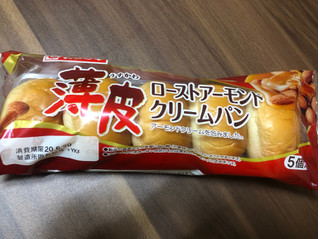 「ヤマザキ 薄皮 ローストアーモンドクリームパン 袋5個」のクチコミ画像 by いもんぬさん