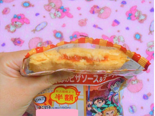 「ヤマザキ ランチパック 完熟トマトのピザソース＆チーズ 袋2個」のクチコミ画像 by tibihiromiさん