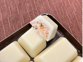 「森永製菓 白いダースプレミアム レーズンバターサンド味 箱12粒」のクチコミ画像 by やにゃさん