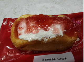 「木村屋 ケーキみたいないちごパン チーズ仕立て 袋1個」のクチコミ画像 by 紫の上さん