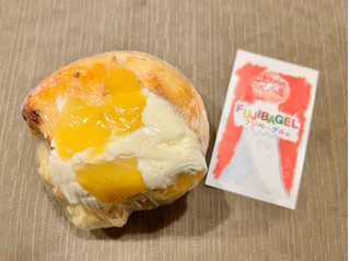 「Fuji bagel りんごとクリームチーズベーグル 1個」のクチコミ画像 by やにゃさん