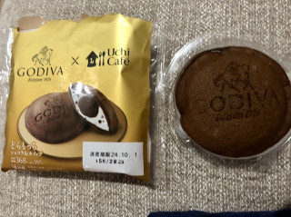 「ローソン Uchi Cafe’ × GODIVA どらもっち ショコラ＆ホイップ」のクチコミ画像 by きみまろさん