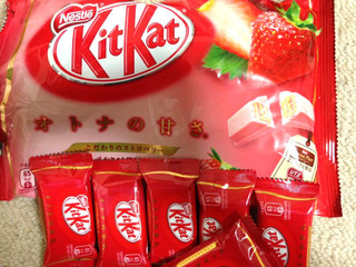 高評価 ネスレ キットカット ミニ オトナの甘さ ストロベリー 袋12枚 製造終了 のクチコミ 評価 カロリー 値段 価格情報 もぐナビ