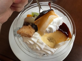 中評価】ローソン Uchi Cafe' プリンアラモードパフェの 中評価】ローソン Uchi Cafe' プリンアラモードパフェの