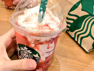 「スターバックス ＃STRAWBERRYVERYMUCHFRAPPUCCINO」のクチコミ画像 by ﾆﾁｶさん
