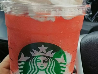 「スターバックス ＃STRAWBERRYVERYMUCHFRAPPUCCINO」のクチコミ画像 by モーパパさん