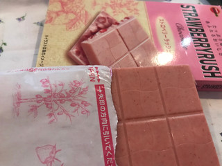 高評価 ブルボン ストロベリーラッシュ 箱1枚 製造終了 のクチコミ 評価 カロリー 値段 価格情報 もぐナビ