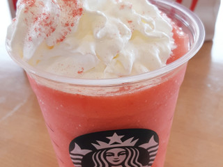 「スターバックス ＃STRAWBERRYVERYMUCHFRAPPUCCINO＿＿RED」のクチコミ画像 by MAA しばらく不在さん