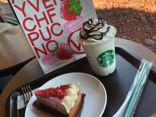 「スターバックス ＃STRAWBERRYVERYMUCHFRAPPUCCINO＿＿WHITE」のクチコミ画像 by タイくんさん