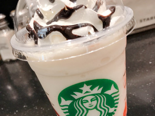 「スターバックス #STRAWBERRYVERYMUCHFRAPPUCCINO__WHITE」のクチコミ画像 by みぃぃぃさん