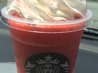 「スターバックス ＃STRAWBERRYVERYMUCHFRAPPUCCINO＿＿RED」のクチコミ画像 by ぐっっっちさん