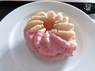 高評価】ミスタードーナツ ストロベリーカスタードフレンチの
