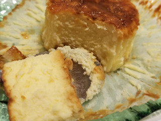 「ローソン Uchi Cafe’ SWEETS バスチー バスク風チーズケーキ 袋1個」のクチコミ画像 by 食い倒れ太郎さん
