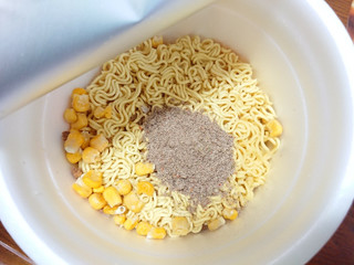 「マルちゃん ごつ盛り コーン味噌ラーメン カップ138g」のクチコミ画像 by ぺりちゃんさん