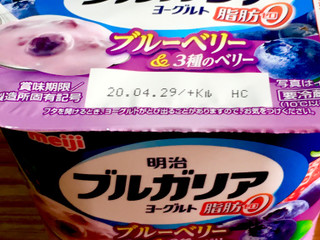 「明治 ブルガリアヨーグルト 脂肪0 ブルーベリー＆3種のベリー カップ180g」のクチコミ画像 by ビールが一番さん