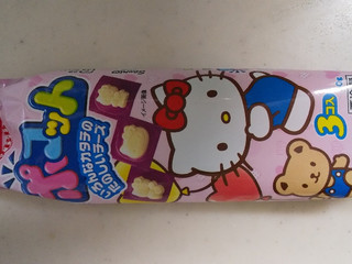 チーズ（ハローキティ） Amazon.co.jp: QBB ハローキティかたぬきチーズDHA・EPA入り