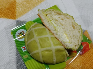 中評価】セブン-イレブン ヨッシーのみどりのメロンパンの感想
