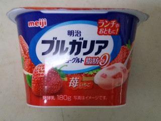 ブルガリア苺 明治ブルガリアヨーグルトいちご 70g×4 | ヨーグルト | 株式会社 明治