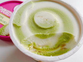 「サーティワン ピスタチオ＆塩キャラメルリボン」のクチコミ画像 by ぺりちゃんさん