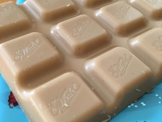 高評価】富士貿易 ウェデル ホワイトチョコレート キャラメルの感想