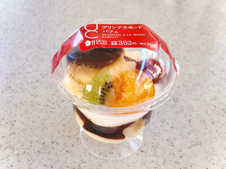 中評価】ローソン Uchi Cafe' プリンアラモードパフェの 中評価】ローソン Uchi Cafe' プリンアラモードパフェの