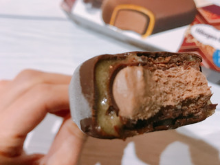 「ハーゲンダッツ バー ザッハトルテ 箱74ml」のクチコミ画像 by ice-tokkoさん