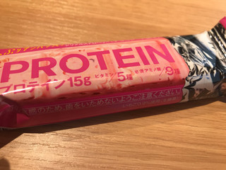 中評価】アサヒ 1本満足バー プロテインストロベリーの感想