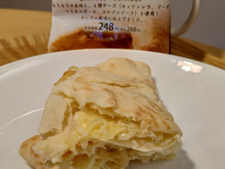 「ローソン ピザロール もちもちクアトロフォルマッジ」のクチコミ画像 by レビュアーさん