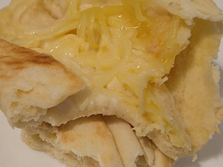 「ローソン ピザロール もちもちクアトロフォルマッジ」のクチコミ画像 by レビュアーさん