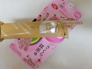 さくらまちゃ 中評価】YBC ピコラ さくら抹茶味の感想・クチコミ・商品情報