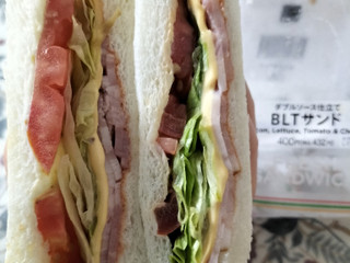 「セブン-イレブン BLTサンド」のクチコミ画像 by コマメのグルメさん