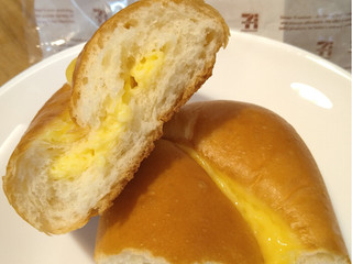 「セブン-イレブン カスタードクリームパン」のクチコミ画像 by レビュアーさん