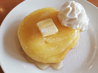 「グラッチェガーデンズ はちみつ＆バター おかわり自由パンケーキ」のクチコミ画像 by レビュアーさん