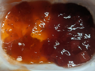 「日世 いちごの果肉がたのしめるストロベリーフルーツソース 180g」のクチコミ画像 by ゅぃぽんさん