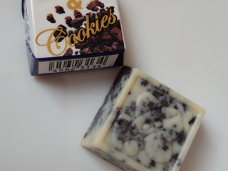高評価】チロル チロルチョコ ホワイト＆クッキーBOXの