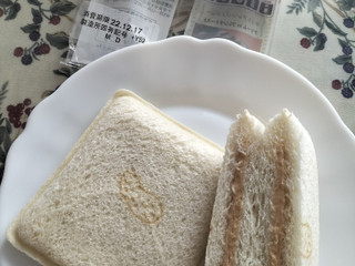 「ヤマザキ ランチパック ピーナッツ 袋2個」のクチコミ画像 by コマメのグルメさん