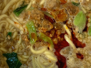 「ファミリーマート ファミマル 濃厚旨辛担々麺」のクチコミ画像 by めりけんさん