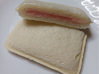 「ヤマザキ ランチパック いちごみるく」のクチコミ画像 by hiro718163さん