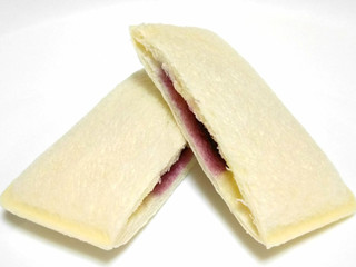 「ヤマザキ ランチパック ブルーベリージャム＆マーガリン」のクチコミ画像 by つなさん