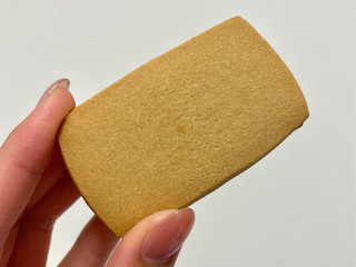 「カルディ チョコレートサンドクッキー 塩キャラメル 袋1個」のクチコミ画像 by apricotさん