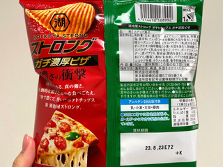 湖池屋 - B’z 湖池屋ポテチチップス　ストロングウルトラ濃厚ピザ B'zのライブ会場限定！「湖池屋ストロング ポテトチップス