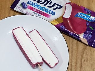 「明治 ブルガリア フローズンヨーグルトデザート ブルーベリー 袋85ml」のクチコミ画像 by みにぃ321321さん