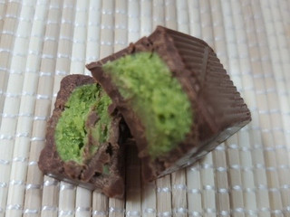 「フルタ 生クリームチョコレート 京都産の宇治抹茶 袋20個」のクチコミ画像 by レビュアーさん