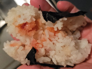 「ローソン おにぎり屋 金しゃりおにぎり 熟成生たらこ」のクチコミ画像 by タケダさん