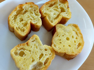 「ファミリーマート ファミマ・ベーカリー ミニフレンチトースト 4個」のクチコミ画像 by はるなつひさん